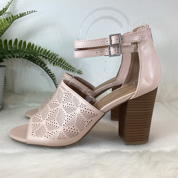 MAURICES JENNA DOUBLE STRAP LASER CUT BLOCK HEEL SANDALS PALE MAUVE SZ 9 - Picture 3 of 10